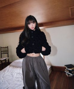 Velvet Cotton Coat with Stand-Up Collar, Loose Fit, Slimming Effect - Stylish Warm Short Top for Chic Fall Looks