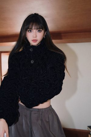 Velvet Cotton Coat with Stand-Up Collar, Loose Fit, Slimming Effect - Stylish Warm Short Top for Chic Fall Looks