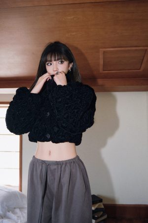 Velvet Cotton Coat with Stand-Up Collar, Loose Fit, Slimming Effect - Stylish Warm Short Top for Chic Fall Looks