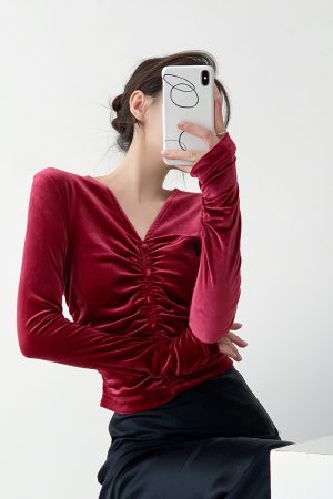 Velvet Long Sleeve V-Neck Top for Women, High-End Autumn/Winter 2025, Trendy Base Layer, Chic Fashion Essential