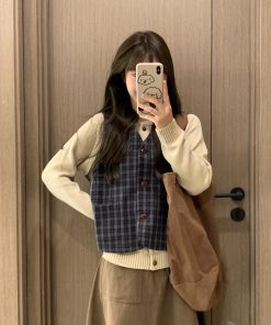 Versatile All-Cotton Color-Woven Checkered V-Neck Vest for Women - Loose Simple Elegant Layering Piece for Autumn 2025