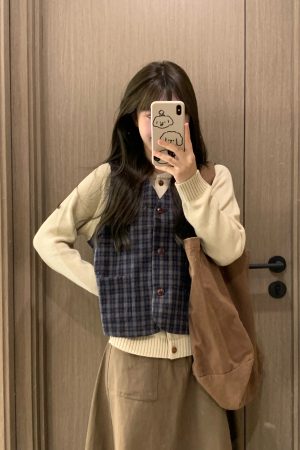 Versatile All-Cotton Color-Woven Checkered V-Neck Vest for Women - Loose Simple Elegant Layering Piece for Autumn 2025