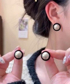Versatile Black Square Pearl Stud Earrings for Women - Fashionable, Elegant, High-End Design for Autumn/Winter 2025 Trends