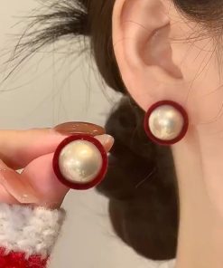 Versatile Black Square Pearl Stud Earrings for Women - Fashionable, Elegant, High-End Design for Autumn/Winter 2025 Trends