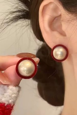 Versatile Black Square Pearl Stud Earrings for Women - Fashionable, Elegant, High-End Design for Autumn/Winter 2025 Trends