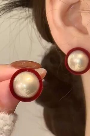 Versatile Black Square Pearl Stud Earrings for Women - Fashionable, Elegant, High-End Design for Autumn/Winter 2025 Trends