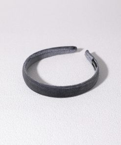 Versatile Black Velvet Headband - Minimalist Retro Hair Accessory for Women, Perfect for Autumn & Winter, Chic High-End Style