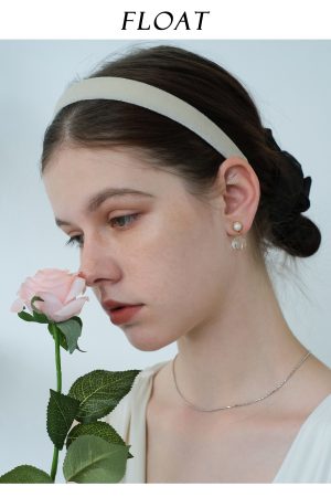 Versatile Black Velvet Headband - Minimalist Retro Hair Accessory for Women, Perfect for Autumn & Winter, Chic High-End Style