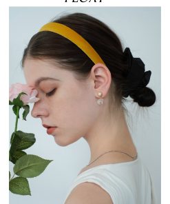 Versatile Black Velvet Headband - Minimalist Retro Hair Accessory for Women, Perfect for Autumn & Winter, Chic High-End Style