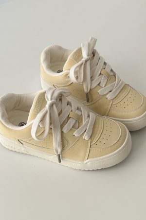 Versatile Flat White Sneakers for Students - Casual Board Shoes with Trendy 2025 Design