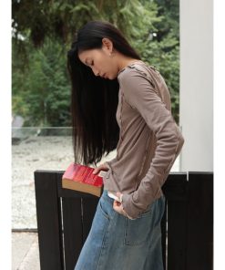 Versatile Long-Sleeve Slim-Fit T-Shirt with Lace Trim in Lyocell Wool - Perfect for Layering and Everyday Style