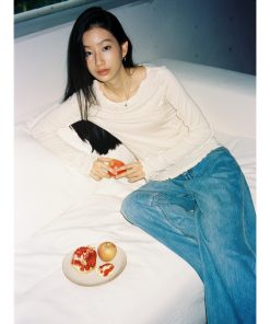 Versatile Long-Sleeve Slim-Fit T-Shirt with Lace Trim in Lyocell Wool - Perfect for Layering and Everyday Style