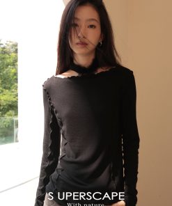 Versatile Long-Sleeve Slim-Fit T-Shirt with Lace Trim in Lyocell Wool - Perfect for Layering and Everyday Style