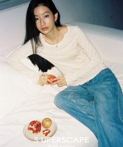 Versatile Long-Sleeve Slim-Fit T-Shirt with Lace Trim in Lyocell Wool - Perfect for Layering and Everyday Style