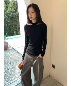 Versatile Long-Sleeve Slim-Fit T-Shirt with Lace Trim in Lyocell Wool - Perfect for Layering and Everyday Style