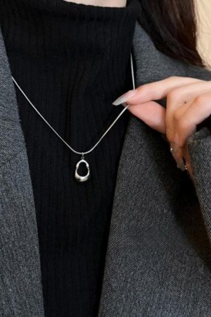 Versatile Minimalist Clavicle Necklace with Water Drop Pendant - Layered Cold Style High-End Chain Neck Accessory