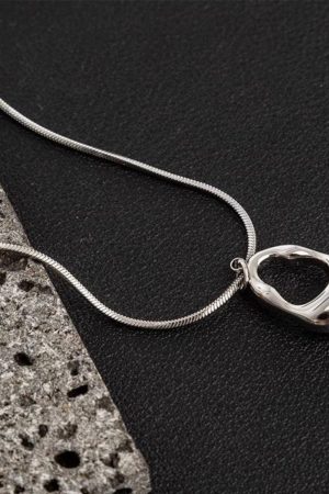Versatile Minimalist Clavicle Necklace with Water Drop Pendant - Layered Cold Style High-End Chain Neck Accessory