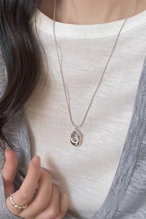 Versatile Minimalist Clavicle Necklace with Water Drop Pendant - Layered Cold Style High-End Chain Neck Accessory