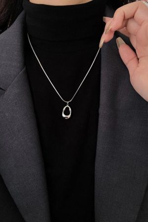 Versatile Minimalist Clavicle Necklace with Water Drop Pendant - Layered Cold Style High-End Chain Neck Accessory