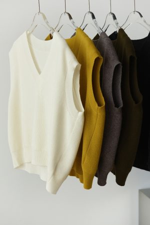 Versatile Solid Color V-Neck Wool Knitted Vest - Loose Fit Sleeveless Tank Top for Effortless Style