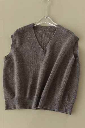 Versatile Solid Color V-Neck Wool Knitted Vest - Loose Fit Sleeveless Tank Top for Effortless Style