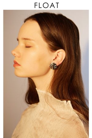 Vintage 3D Lotus Leaf Earrings in 925 Silver - Retro Round Wrinkled Metal Ear Clips for French Style Elegance