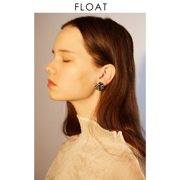 Vintage 3D Lotus Leaf Earrings in 925 Silver - Retro Round Wrinkled Metal Ear Clips for French Style Elegance