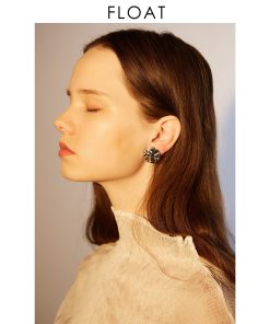 Vintage 3D Lotus Leaf Earrings in 925 Silver - Retro Round Wrinkled Metal Ear Clips for French Style Elegance