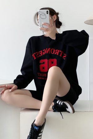Vintage 90s Black 96 Patch Embroidered Round Neck Pullover Sweatshirt for Women - Loose Fit, Dropped Shoulders, Long Sleeve Top