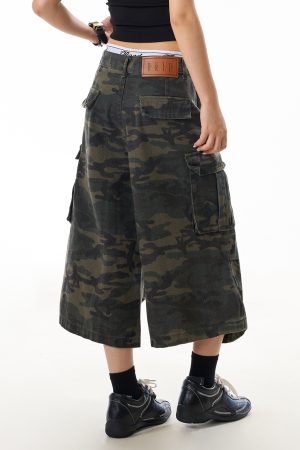 Vintage American Camouflage Multi-Pocket Cargo Pants for Women, Pleated Wide-Leg, Street Style, Casual 7-Point Shorts
