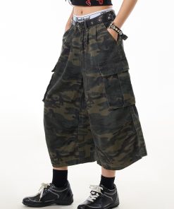 Vintage American Camouflage Multi-Pocket Cargo Pants for Women, Pleated Wide-Leg, Street Style, Casual 7-Point Shorts