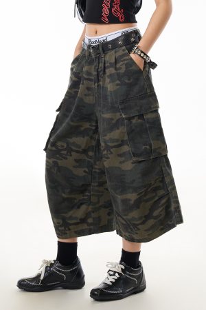 Vintage American Camouflage Multi-Pocket Cargo Pants for Women, Pleated Wide-Leg, Street Style, Casual 7-Point Shorts