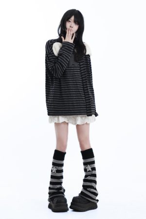 Vintage American Punk Star Stripe Wing Long Sleeve T-Shirt in Black and Gray - Loose Fit, Round Neck, Y2K Inspired Design