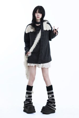Vintage American Punk Star Stripe Wing Long Sleeve T-Shirt in Black and Gray - Loose Fit, Round Neck, Y2K Inspired Design