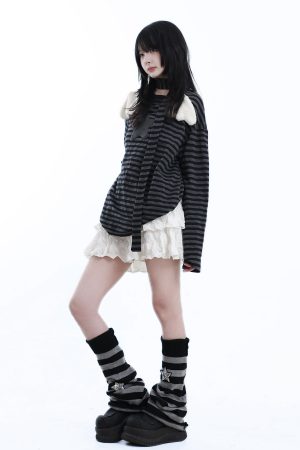 Vintage American Punk Star Stripe Wing Long Sleeve T-Shirt in Black and Gray - Loose Fit, Round Neck, Y2K Inspired Design
