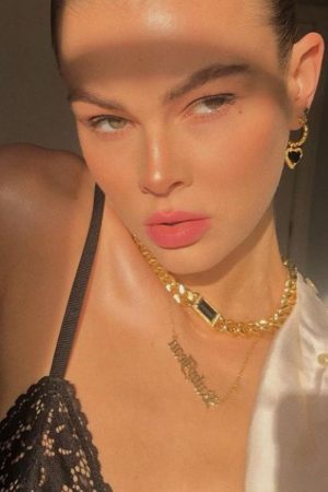 Vintage Black Agate Heart-Shaped Earrings with Diamond-Inlaid Gold, French Style Light Luxury, Hypoallergenic Silver Needles