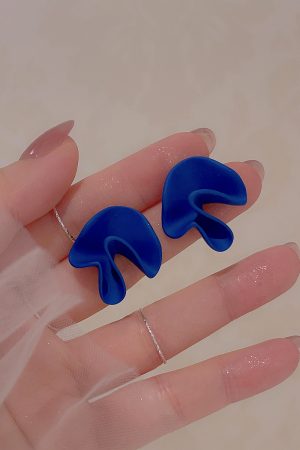 Vintage Blue Earrings with Unique Design, Minimalist Mosquito Coil Ear Clips, Flattering to Complexion, Versatile Fashion Accessory