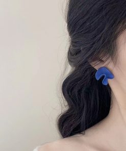 Vintage Blue Earrings with Unique Design, Minimalist Mosquito Coil Ear Clips, Flattering to Complexion, Versatile Fashion Accessory