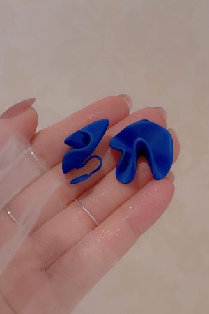 Vintage Blue Earrings with Unique Design, Minimalist Mosquito Coil Ear Clips, Flattering to Complexion, Versatile Fashion Accessory