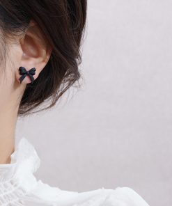 Vintage Bowknot Stud Earrings - Simple Elegant Fresh Design, Minimalist Ear Accessories for Hepburn-Inspired Style