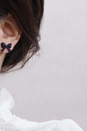 Vintage Bowknot Stud Earrings - Simple Elegant Fresh Design, Minimalist Ear Accessories for Hepburn-Inspired Style
