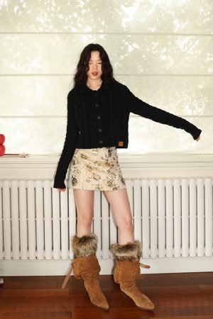 Vintage Cable Knit Cardigan in Merino Wool with High Weight and Small Lapel - Classic 90s Style Outerwear