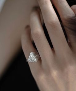 Vintage Carved Petal Ring for Women - Niche Design, Light Luxury Tail Ring, 2025 Exquisite High-End Jewelry
