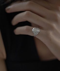 Vintage Carved Petal Ring for Women - Niche Design, Light Luxury Tail Ring, 2025 Exquisite High-End Jewelry