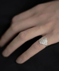Vintage Carved Petal Ring for Women - Niche Design, Light Luxury Tail Ring, 2025 Exquisite High-End Jewelry