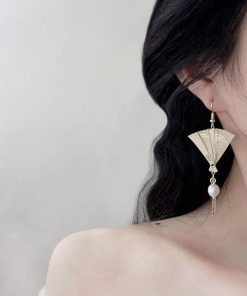 Vintage Chinese-Style Pearl Tassel Folding Fan Clip-On Earrings for Women, Hanfu Long Earrings, National Style, Retro Fashion