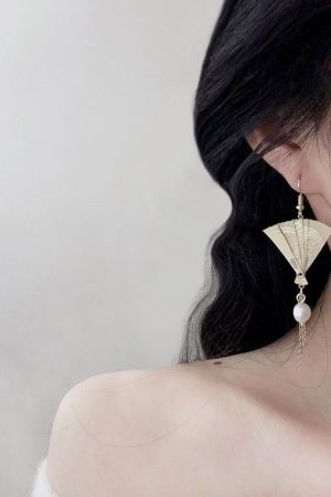 Vintage Chinese-Style Pearl Tassel Folding Fan Clip-On Earrings for Women, Hanfu Long Earrings, National Style, Retro Fashion