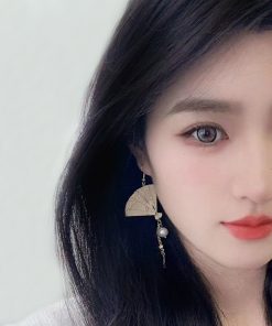 Vintage Chinese-Style Pearl Tassel Folding Fan Clip-On Earrings for Women, Hanfu Long Earrings, National Style, Retro Fashion