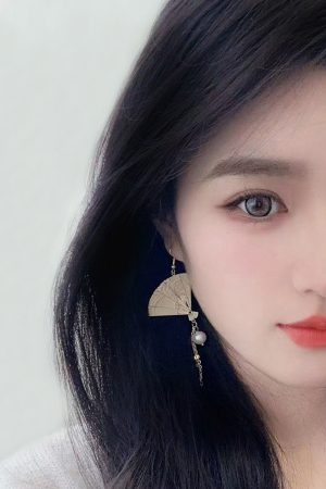 Vintage Chinese-Style Pearl Tassel Folding Fan Clip-On Earrings for Women, Hanfu Long Earrings, National Style, Retro Fashion