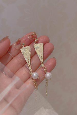 Vintage Chinese-Style Pearl Tassel Folding Fan Clip-On Earrings for Women, Hanfu Long Earrings, National Style, Retro Fashion